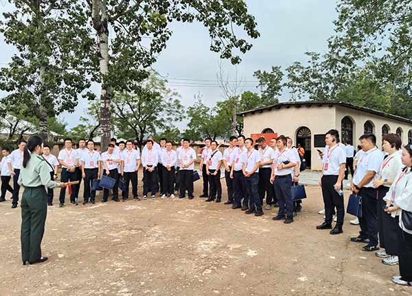 工會(huì)組織西柏坡紅色教育